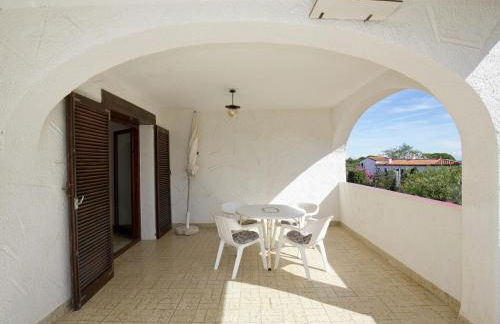 Small building with 4 apartments close to the beach - Foto 3