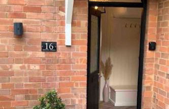 Freshly decorated apartment 10 mins from Cotswolds Child Friendly Great location with plenty of nearby free parking freestanding bath and outdoor private terrace area - Foto 14