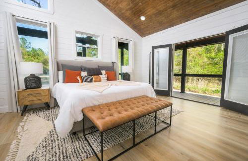 NEW Farmhouse-Chic Cabin with Hot Tub & Firepit - Foto 18