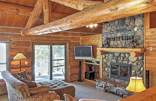 Wonderful Home on Sand Lake with Expansive Porch! - Foto 1