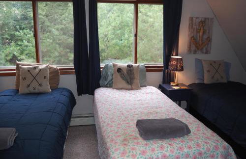 The Cub Hill Chalet - Private Lakefront with Spa! - Foto 44