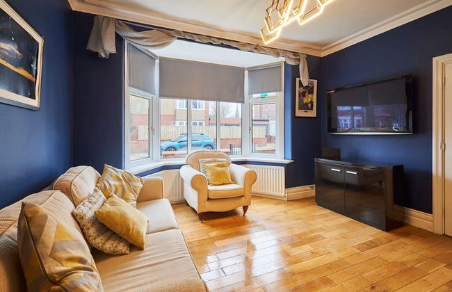 Host Stay Spire View House - Photo 2