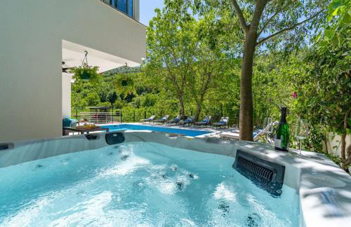 Villa Zara with 32 sqm heated Pool, Jacuzzi, Billiard, Tennis table, 8pax - Photo 4