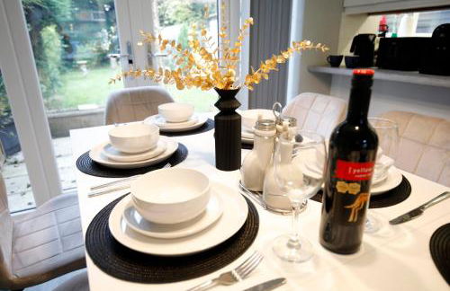 Spacious 3BR by Avalora Shortlets & Serviced Accommodations Queensway with big garden, Near train station - Foto 77