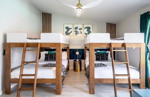 Spacious Yard, Sparkling Pool & Spa, Firepit, 9beds! - Photo 29