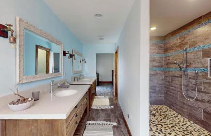 Beautiful Modern Home with Pool in Prime Strip Location - Foto 17