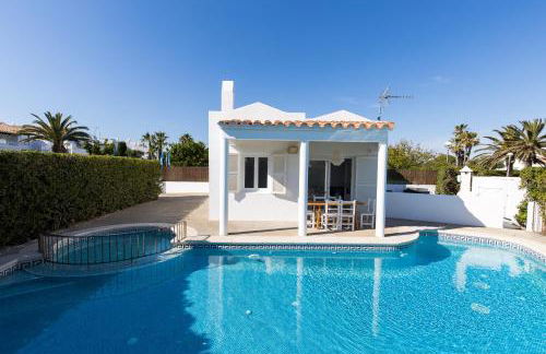 Chalet a 150m de la playa y piscina privada - Foto 2