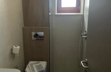 The Schoolmistress With The Golden Eyes, studios & rooms - Photo 25