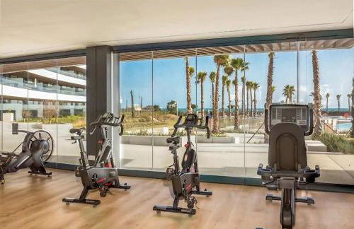 Luxury complex beachfront apartment, infinity pool, sauna, gym and large terrace - Foto 10