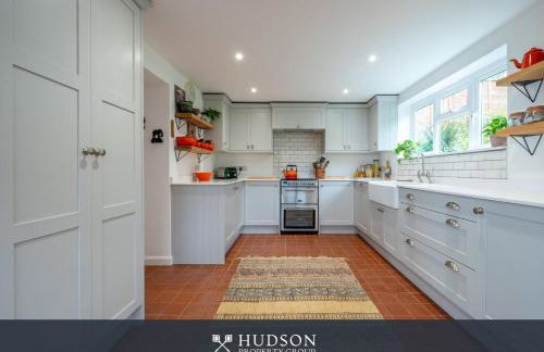 Modern Snitton Cottage & Gardens - Photo 6