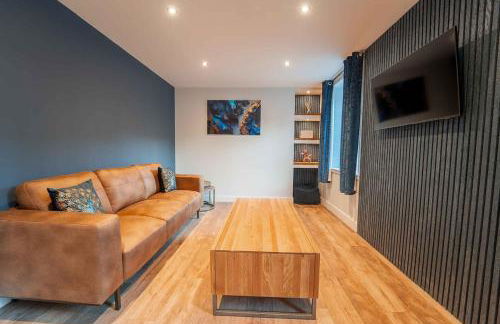 High Street Hideaway - Photo 1