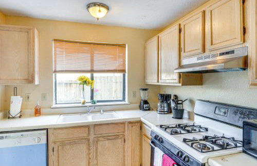 Patio and Mtn Views Family Gem in California City - Foto 10