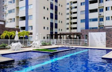 Apto 2 quartos com ar, piscina e varanda I 6 min praia Aruana - Foto 1