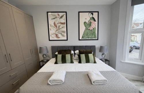 Aisiki Stays Apartments at Barnet, Airconditioned & Pet-Friendly, 2-Bedroom & 1-Bathroom Ground Floor with back Garden Flat, King or Twin Beds & Double Beds with Free WiFi - Foto 9