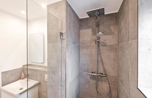 Tolstov Apartments - City Apartments with 1 or 2 Rooms - 15 Min to Messe DUS and Old Town DUS - Foto 25