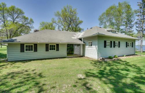 Lakeside Litchfield Home with Patio and Gas Grill! - Foto 29