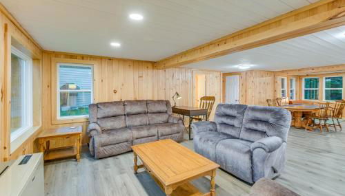 Waterfront Oasis Family Retreat on Long Lake! - Foto 5