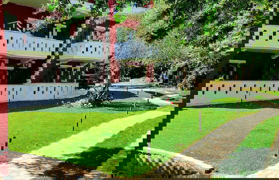 Oasis Exclusive - Photo 1