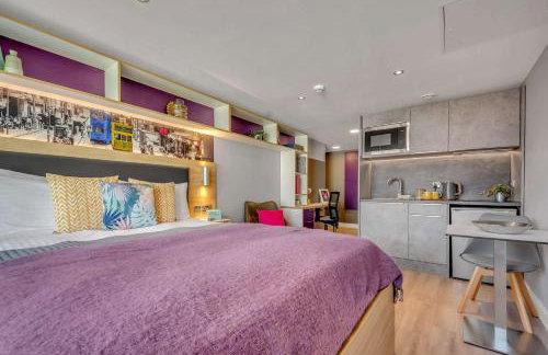 Practical Studio For 2 In Leeds, Free Breakfast - Photo 4