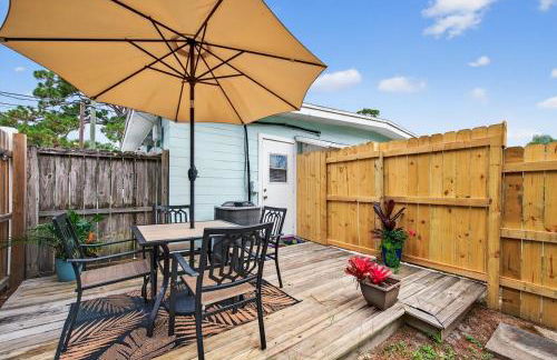 Vintage Florida Pet-Friendly Retreat - Photo 12