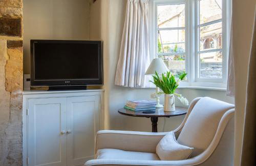 Gleneda Cottage - a renovated, traditional Cotswold cottage full of charm with fireplace and garden - Photo 41