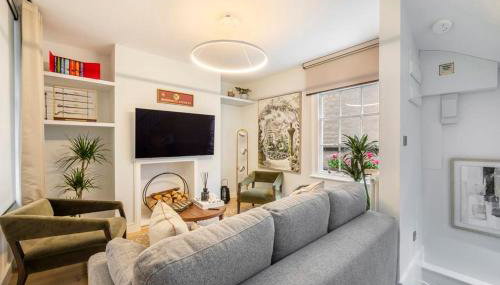2-Bedroom Harry Potter-Inspired House - Sleeps 6 - Photo 2