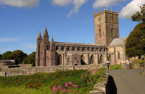 Ponderosa 5-Bed Coastal Retreat with Studio, Sauna & Sea Views - Foto 4