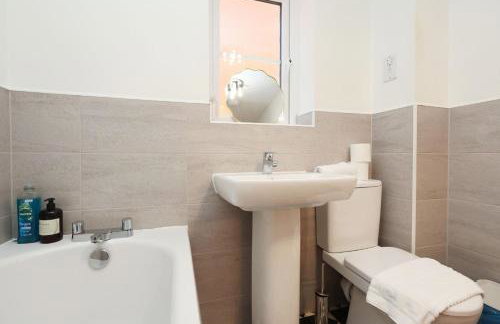Contractor 4 Bed 2 BA 5 mins to Airport & Barry With Parking - Foto 49