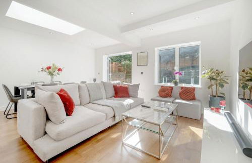 Maida Vale Gem by Little Venice with Stunning Garden - Photo 5