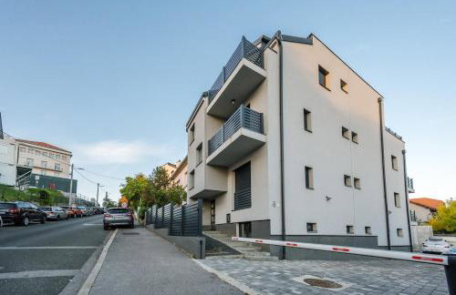 LuxStay Apartments APT3 - Private Parking, Terrace - Foto 11