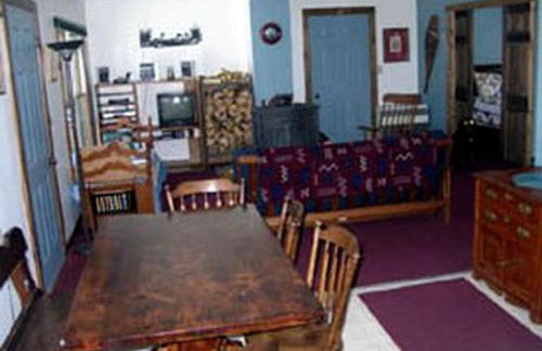 Rustic Cabin Getaway Overlooking a Stunning Golf Course in Saranac Lake, New York - Foto 3