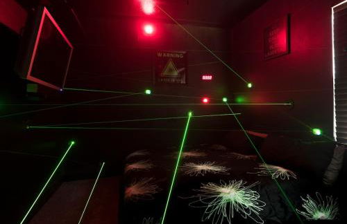 Lakefront Mansion on 10 Acres - Sleeps 15-45 - Foto 15