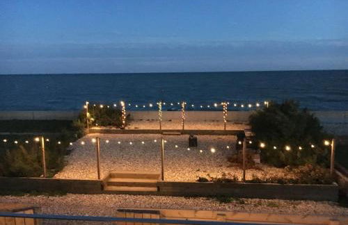 Stunning architect designed beachfront property - Foto 24