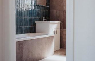 Waterfront 2 Bed Apartment - Free Parking & Wi-Fi - Foto 41