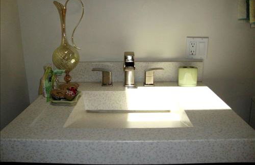 Stunning and Secluded Lakeside Getaway in the Grass Valley of California - Foto 14