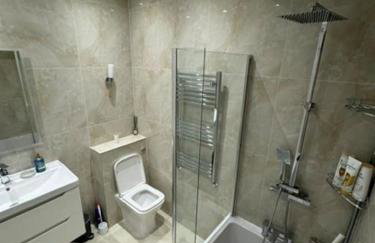 Stylish London Stay 2-Bedroom Duplex Sleeps 6 - Foto 19