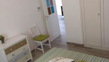 WELCOME RIVIERA - FIOCCO DI MARE elegante e moderno appartamento completamente rinnovato situato in una zona tranquilla -toll parking at 15 euro per day to be booked in advance -subject to availability - Foto 3, wardrobe