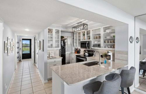 Stunning Ocean Views, Huge Patio, Heated Pool and Amenities! - Foto 16