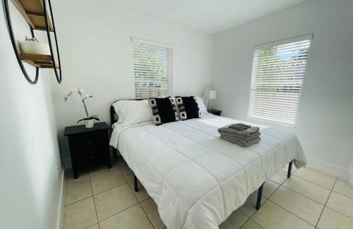 Coral Gables Home with POOL Near Airport. King beds - Foto 10