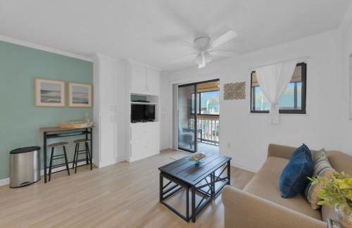 Beachy Days Escape - Cozy Haven Steps From Beach! - Foto 30