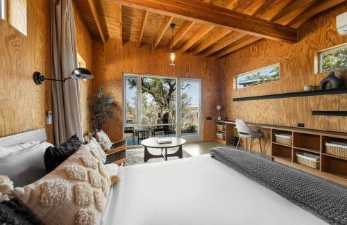 Luxury Riverfront Retreat - 6 Cabins - Private Pool - Photo 51