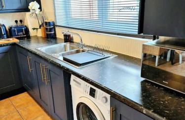 Modern Home2Home - Easy Centre Access & Free Parking - Foto 16