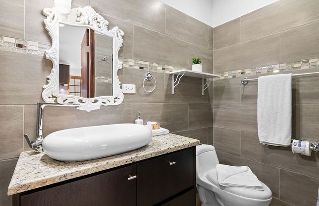 Urban 5BR Private Pool Getaway 10 Min- Bch - Foto 27