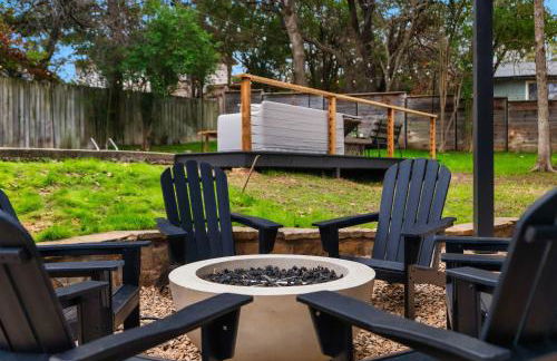 Luxury Zilker Home Pool Hot Tub and 2 Kitchens - Photo 35