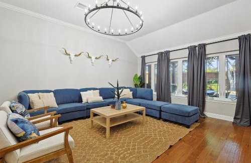 5BD 2BA w Backyard Oasis Pool Jacuzzi Firepit - Foto 6