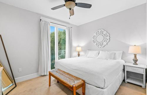 Carillon Beach condo with WiFi balcony pool and beach access - Foto 19