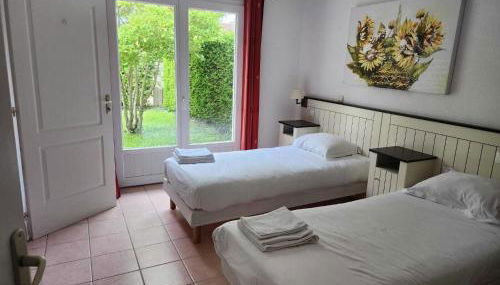 Villa in Les Forges with Golf & Pool Access - Foto 3