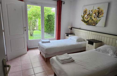 Villa in Les Forges with Golf & Pool Access - Foto 6