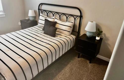 North End blue -Hot Tub - Fire Pit - Downtown -4BR - Photo 46