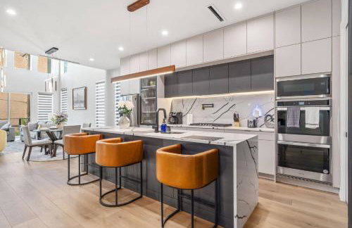 Luxurious Newly Built 5 BR 6 Bath Home w/ Rooftop - Foto 8